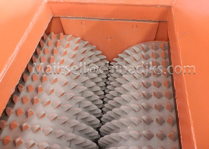 0.3mm Output Double Tooth Roller Crusher 30t / H Untuk Penghancuran Bijih Kasar